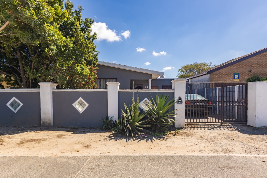 4 Bedroom Property for Sale in Ravensmead Western Cape